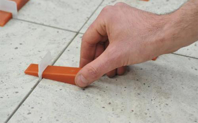 鋪設瓷磚一定要預留縫隙.jpg 鋪設瓷磚一定要預留縫隙.jpg